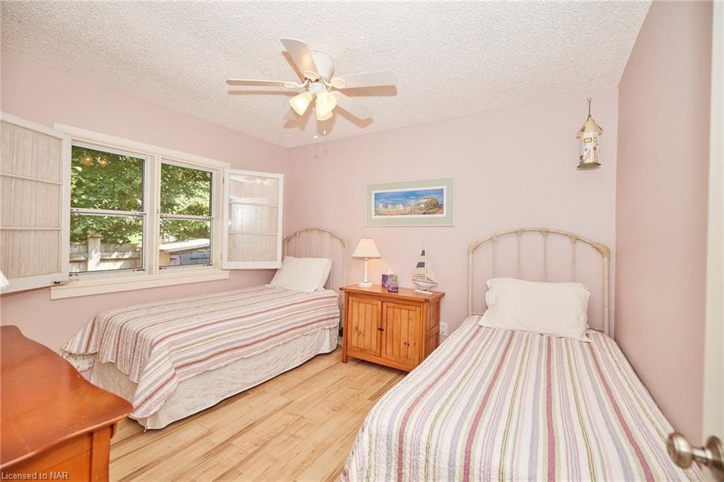 Beachfront 2 bedroom cottage in Crystal Beach, ON