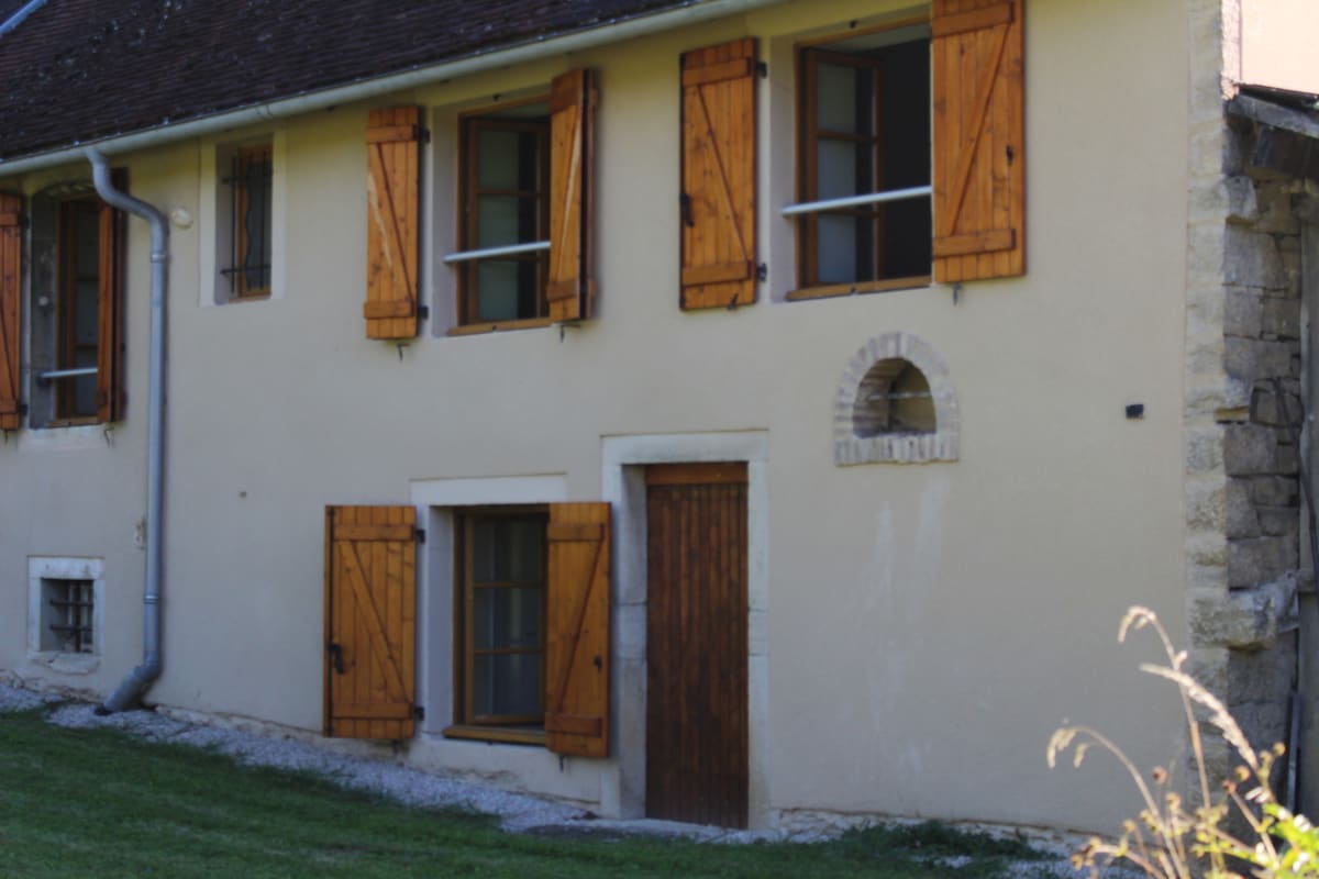 maison familiale au coeur des vignes jurassiennes