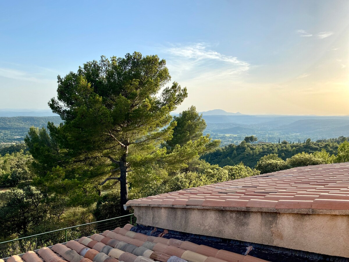 Cosy villa with fantastic views