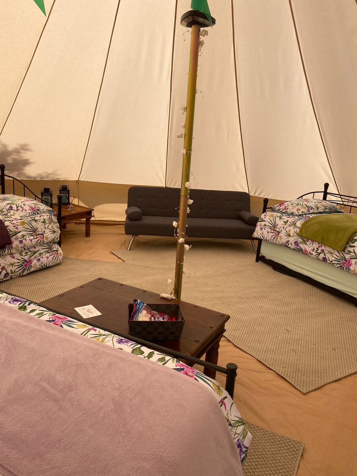 钟形帐篷-可睡6张床，配备优质床上用品