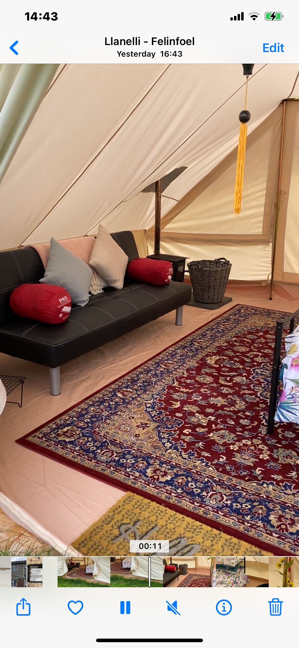 红色风筝帐篷温馨舒适、有趣且宽敞。