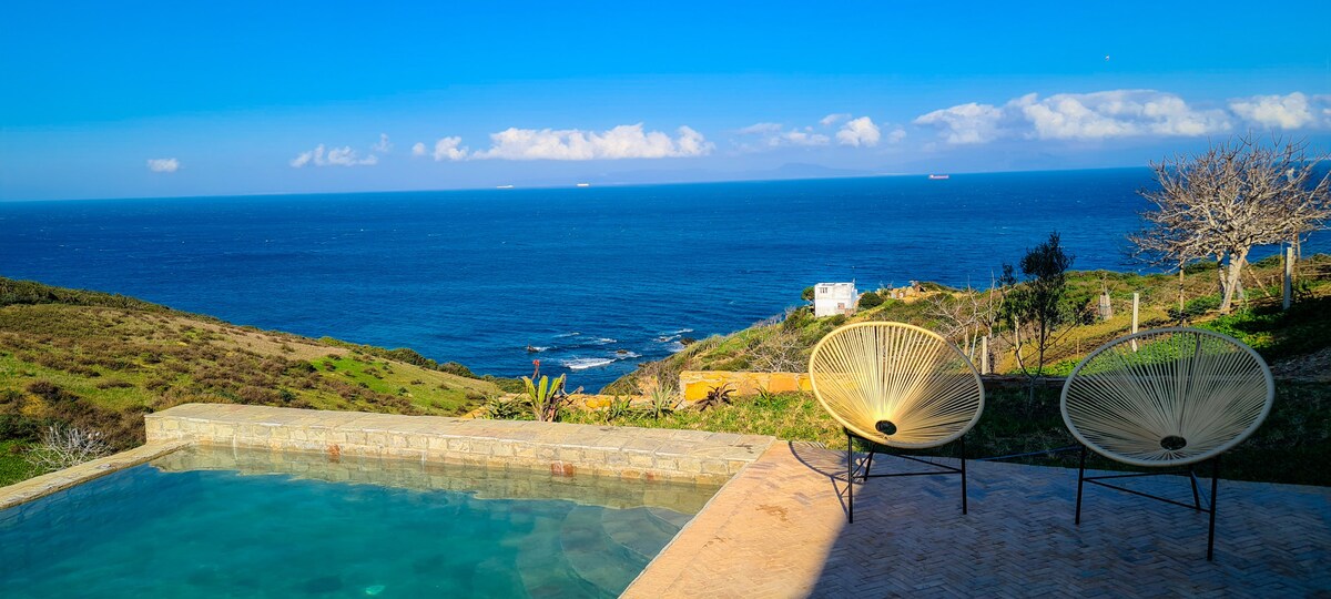 Très belle villa avec piscine et panorama sur mer