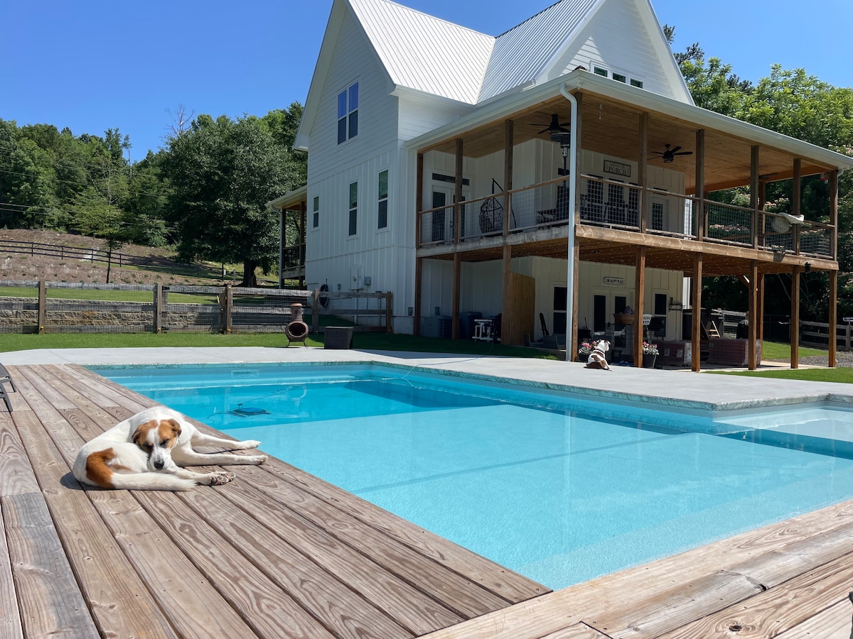 Modern space in country setting w/ pool & hot tub