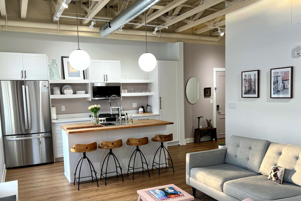 Eco-Conscious Luxury Condo | The Quarters Suite 4