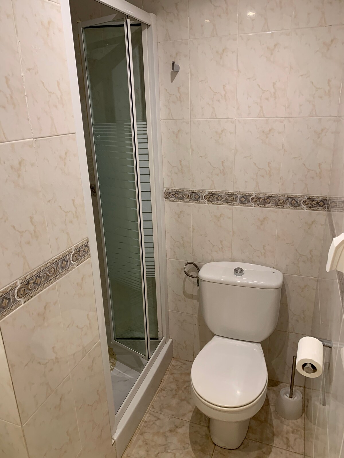 巴伦西亚有带卫生间的房间。
