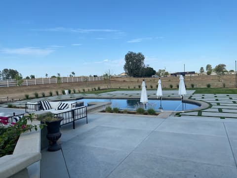 3-bedroom villa in Madera, CA - pool & Jacuzzi