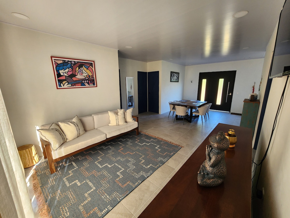 Blue cottage - 3 Bedrooms with Wi-Fi