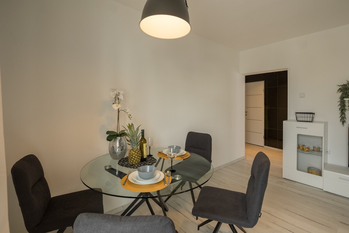 Luxury Black and White apartment Pula