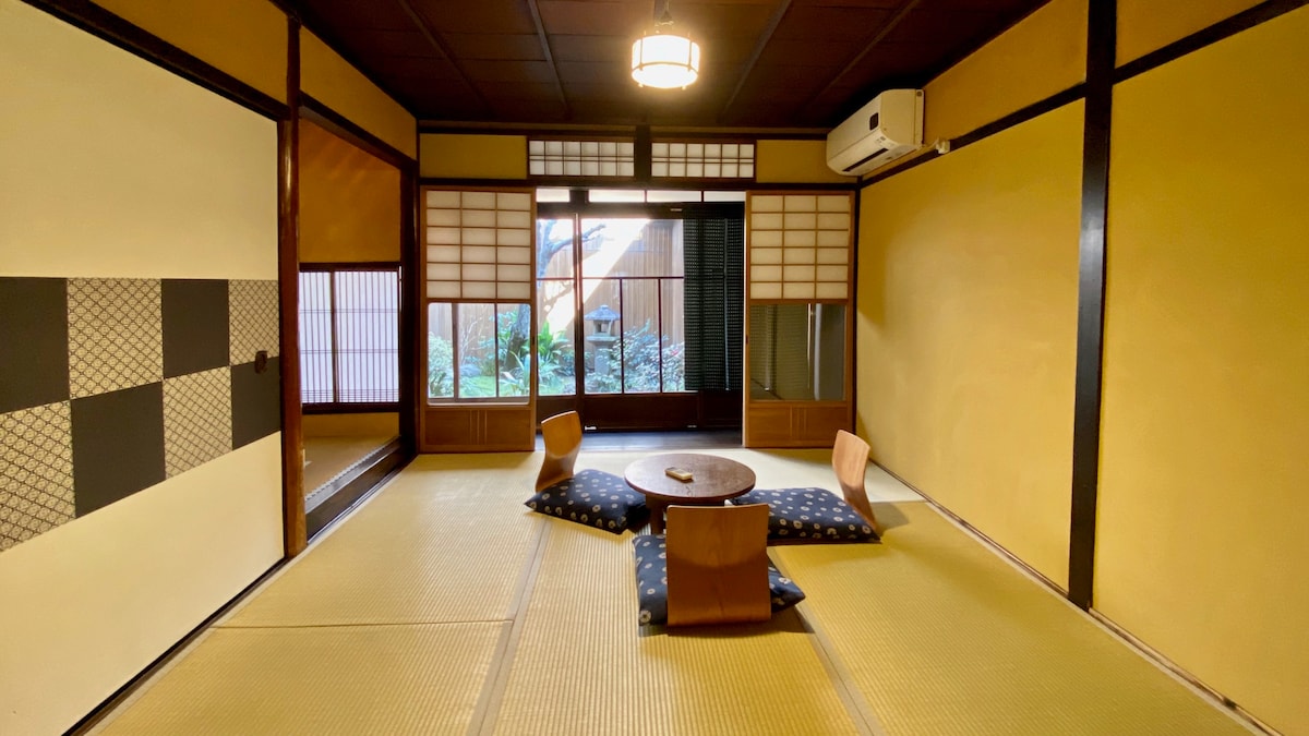 A townhouse over 100 years old! 【2 pax, 1F】