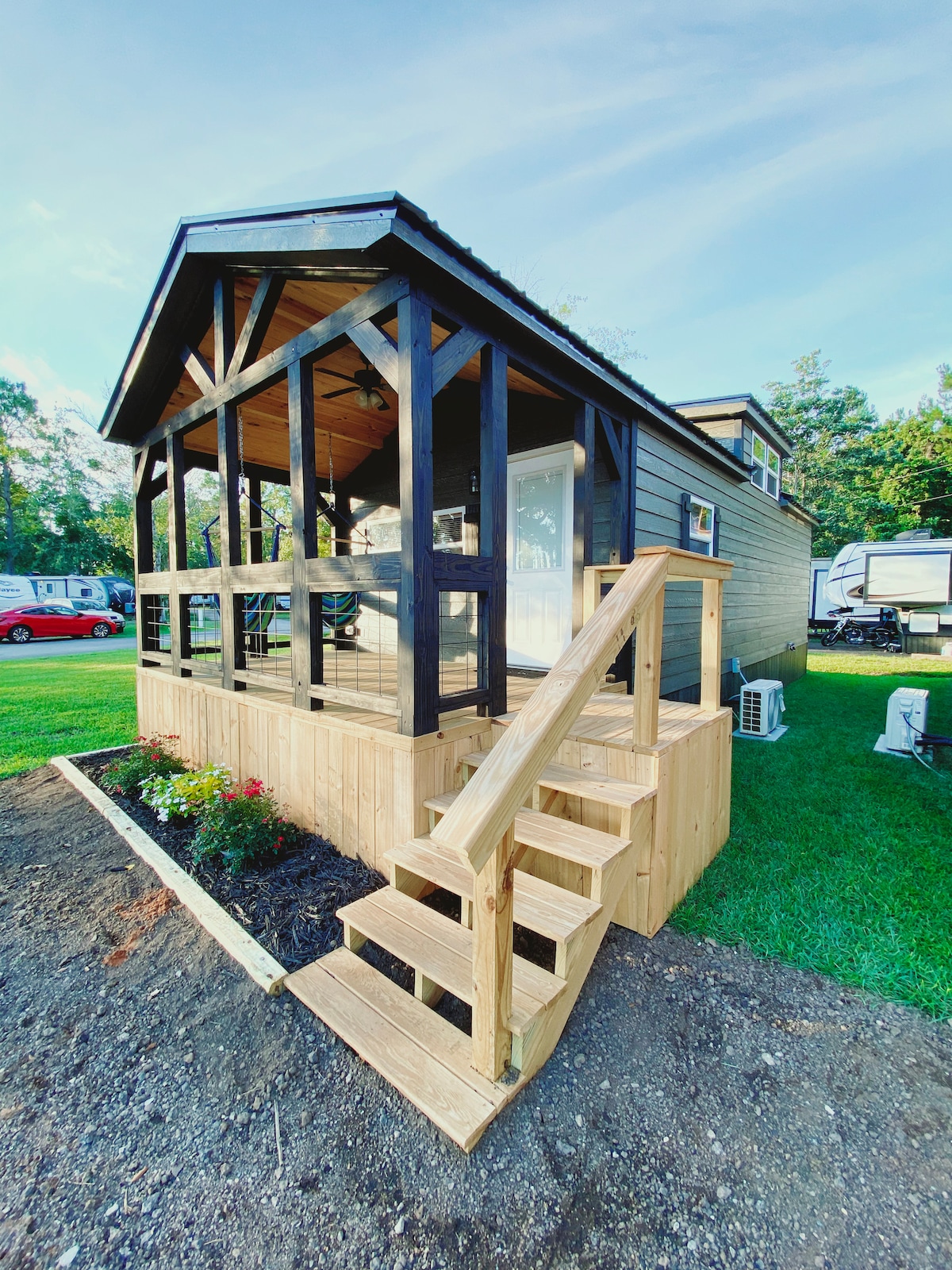 Blackwater Bungalow -Cozy Tiny Home