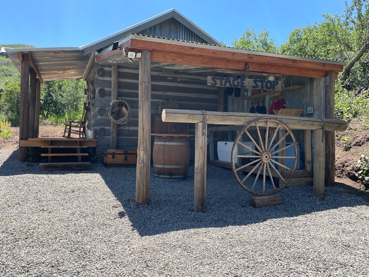 The Stagecoach Cabin - antique western charm