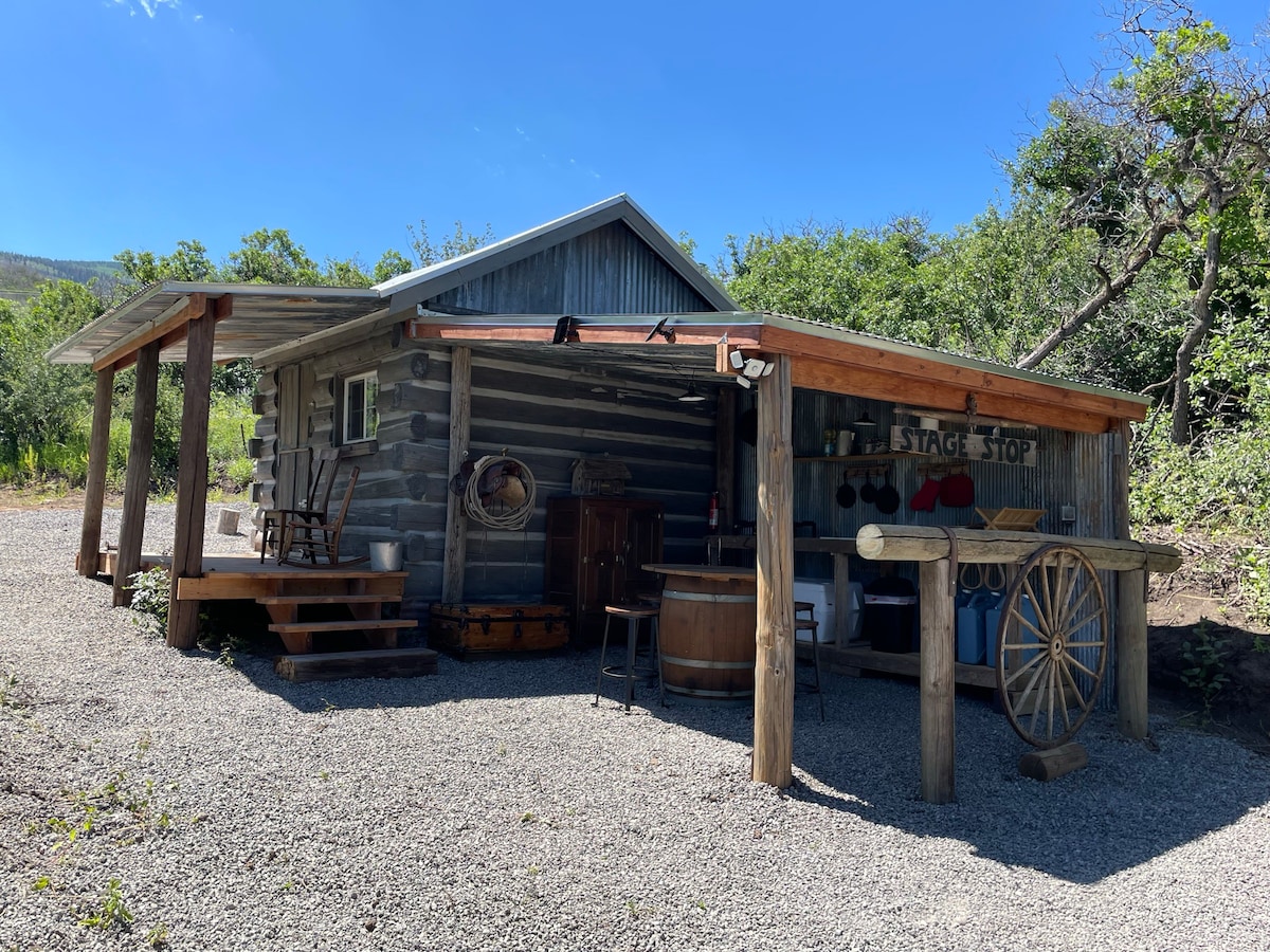 The Stagecoach Cabin - antique western charm