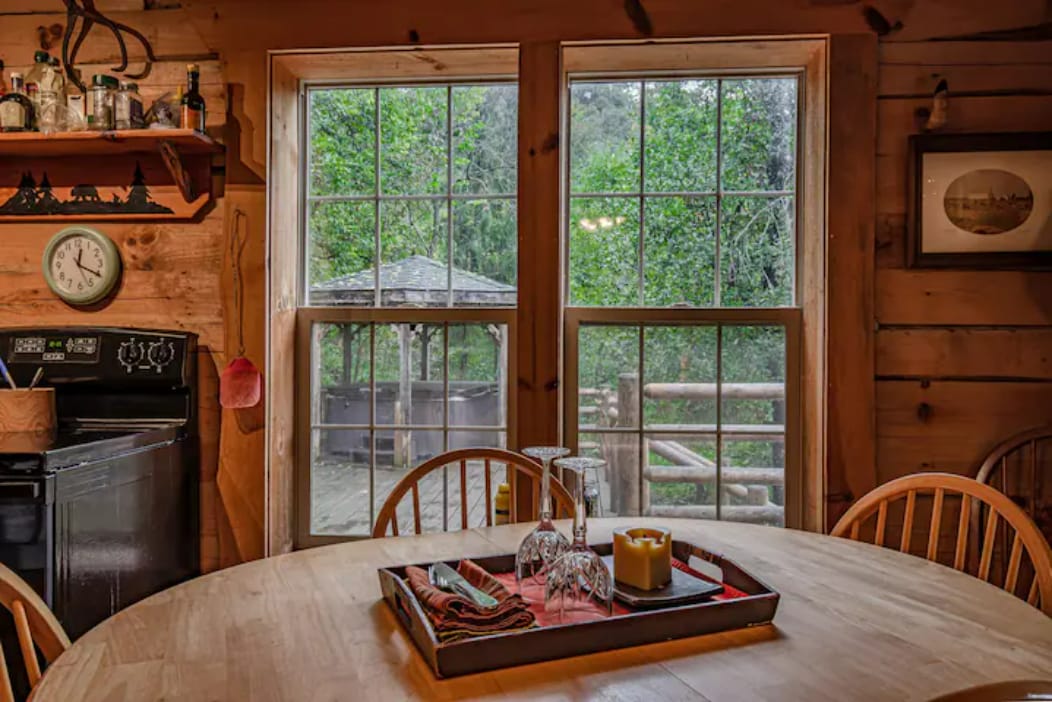 Secluded log cabin with hot tub