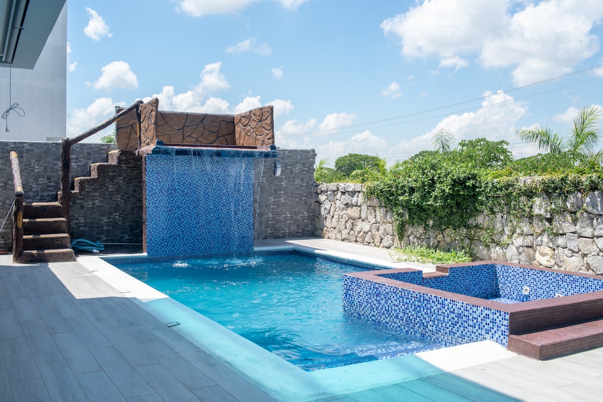 Luxury House, Mountain View with pool Washer/Dryer