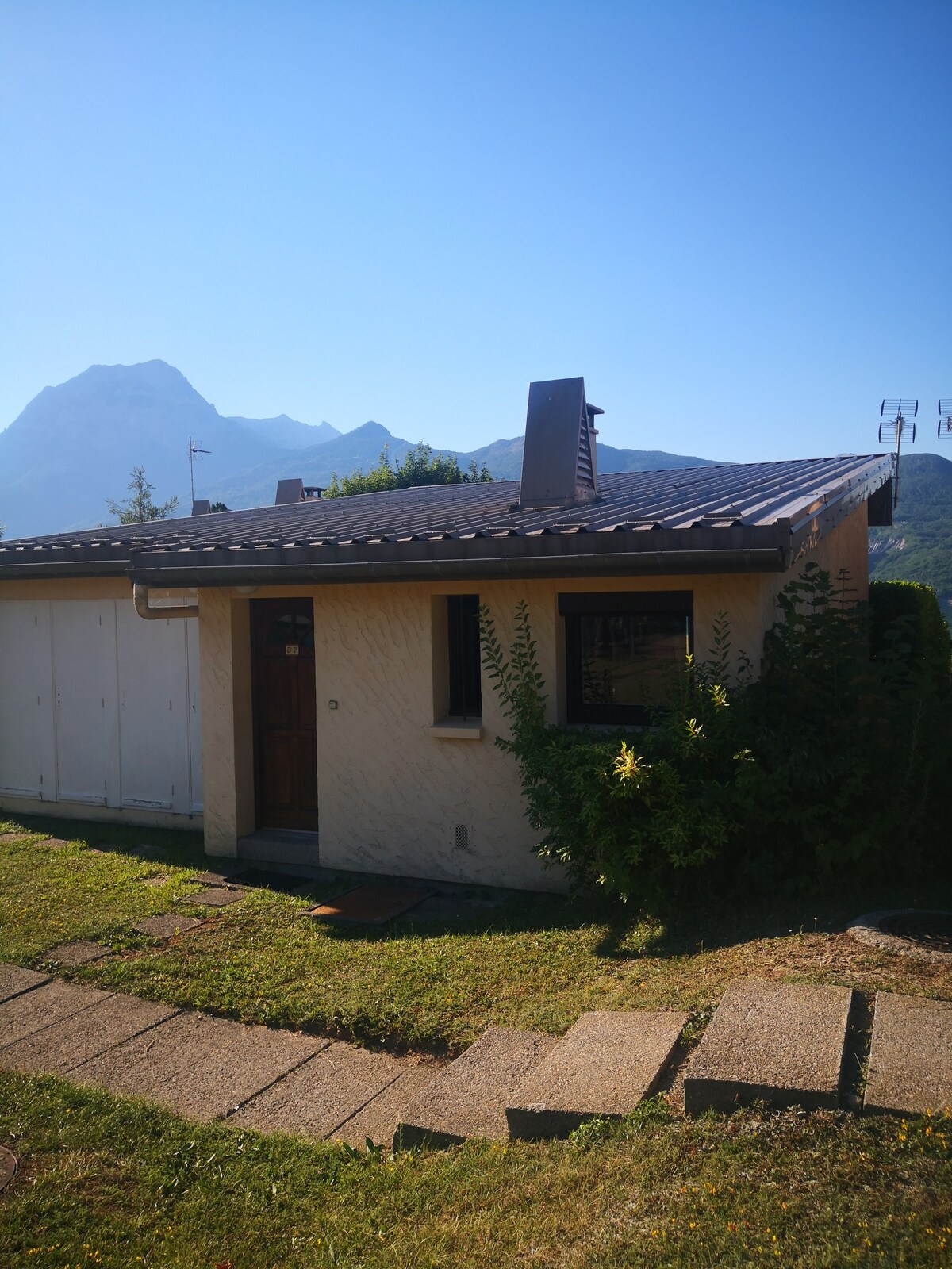 Maison vue imprenable lac Serre-Ponçon.