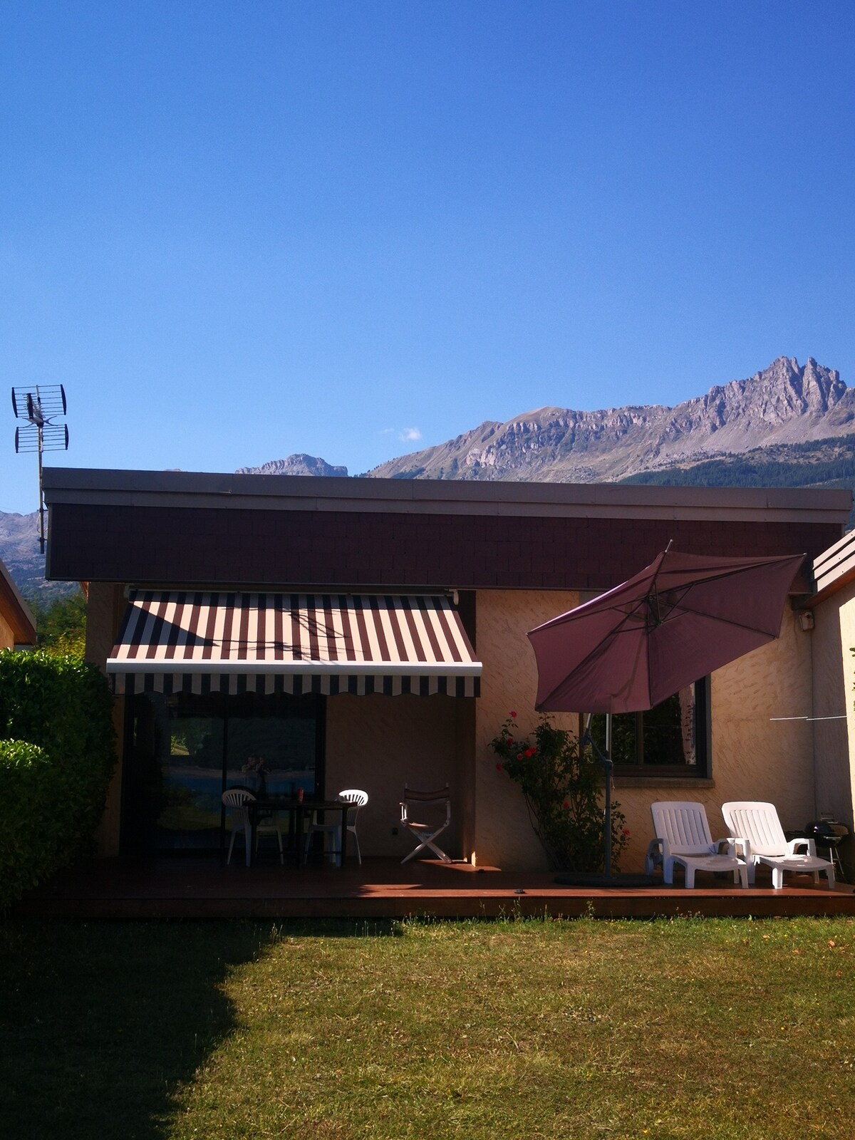 Maison vue imprenable lac Serre-Ponçon.