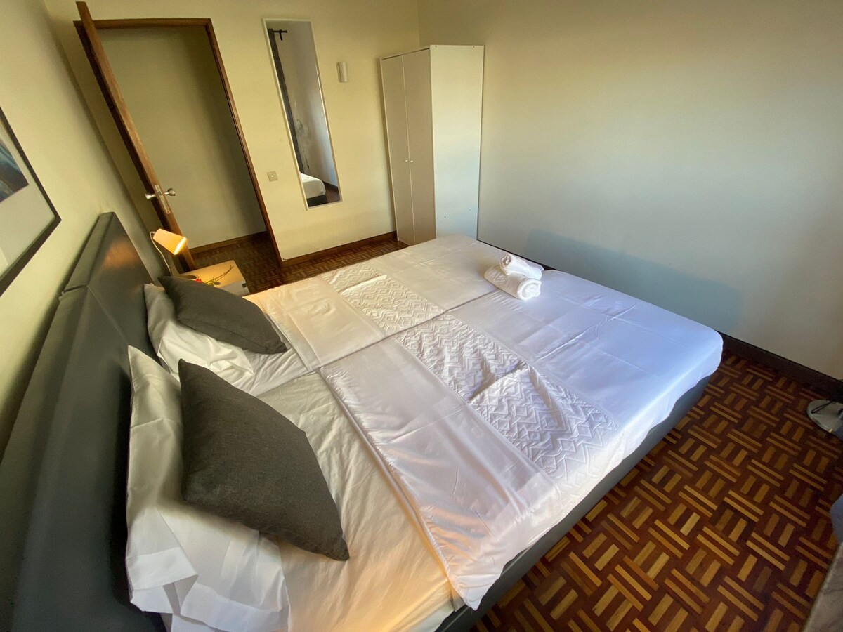 卧室2 -阳台-没有Coração do Porto。