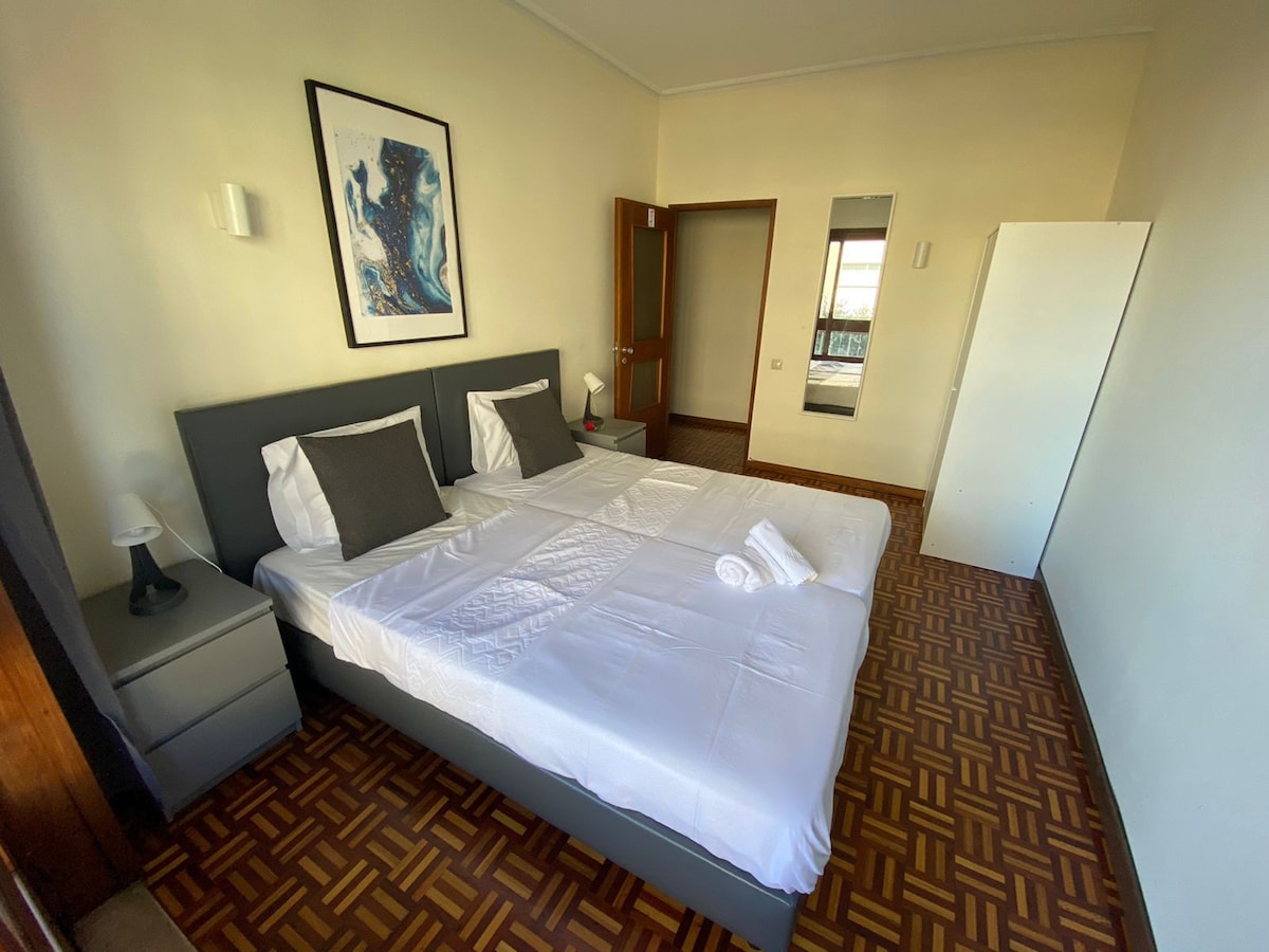 卧室2 -阳台-没有Coração do Porto。