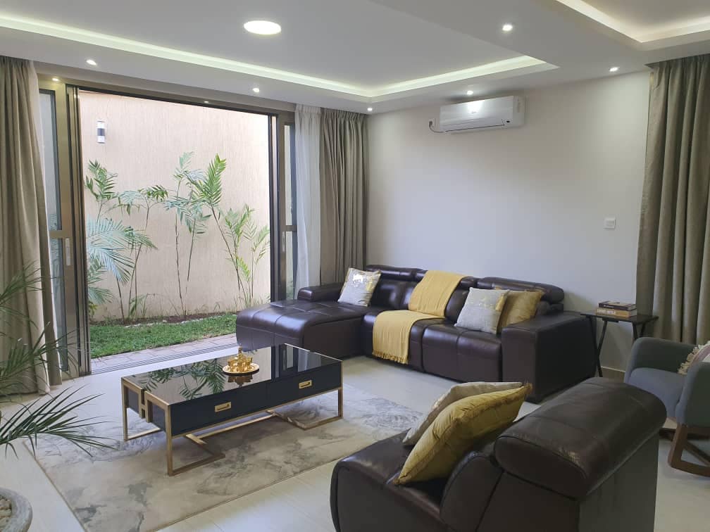 Cheerful and comfortable villa with free parking.