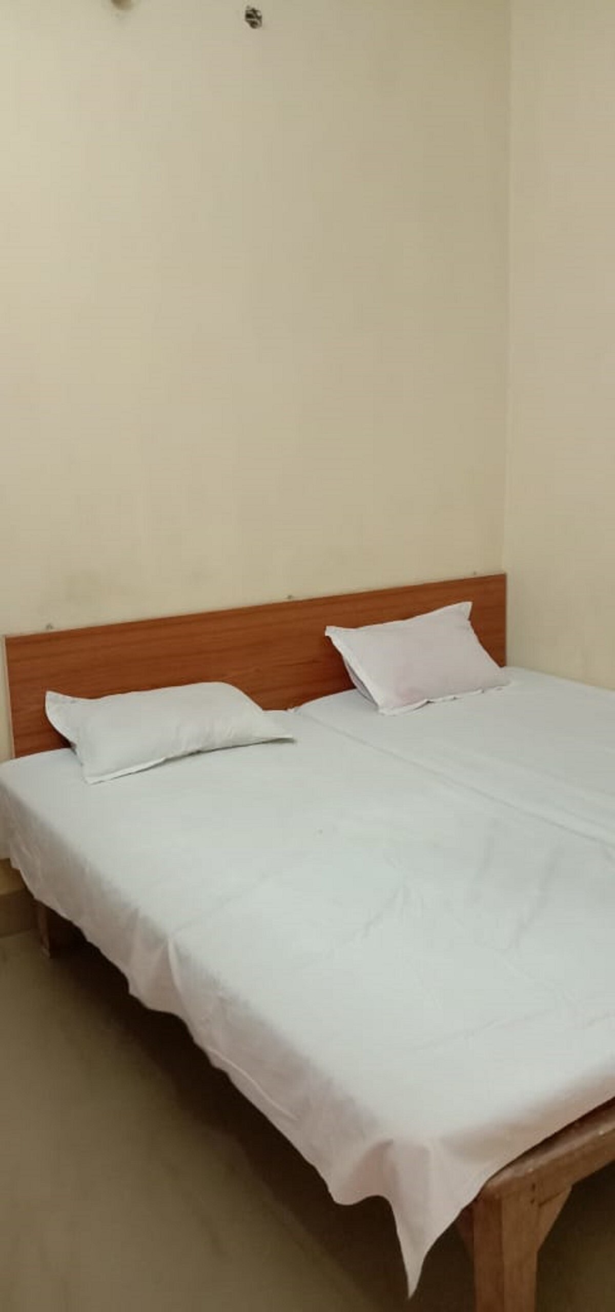Puja Guest House by WB Inn