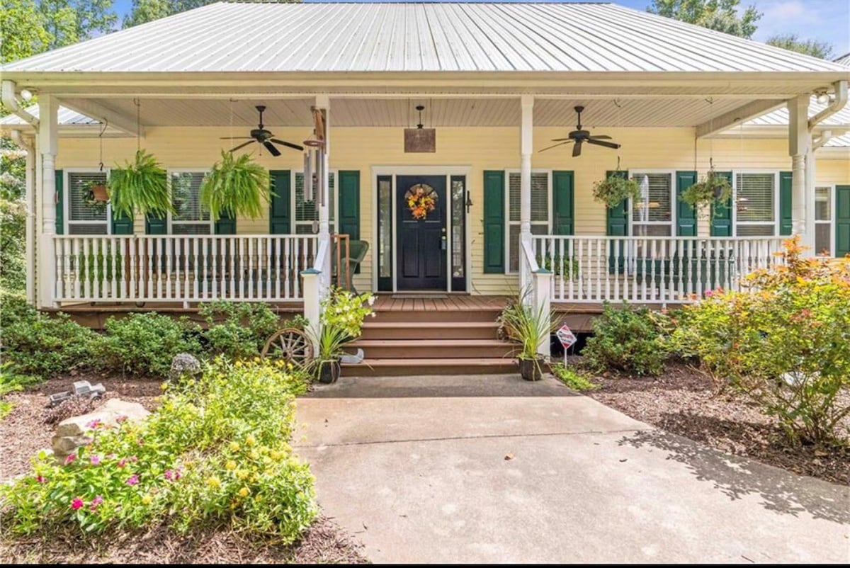 The Dawg House-
Garage apartment on farm near UGA