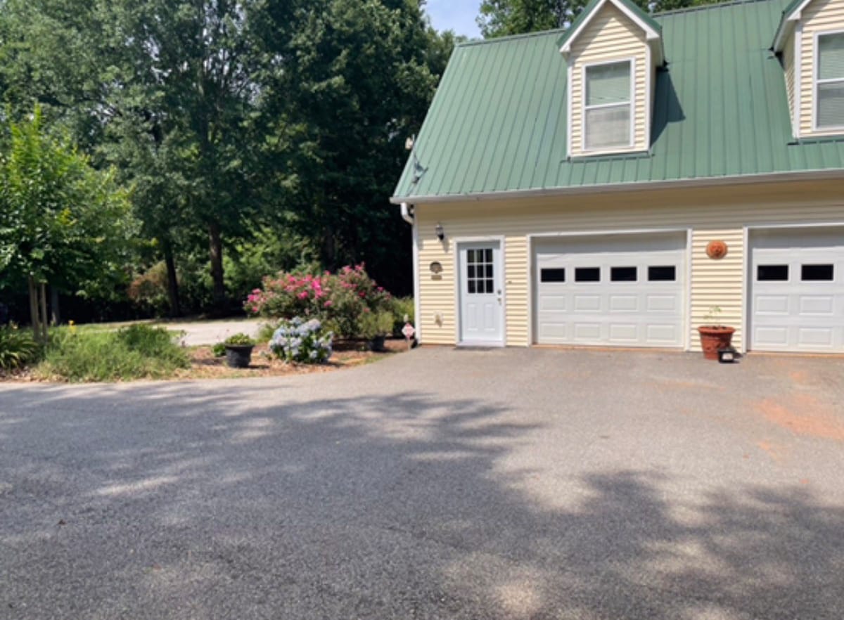 The Dawg House-
Garage apartment on farm near UGA