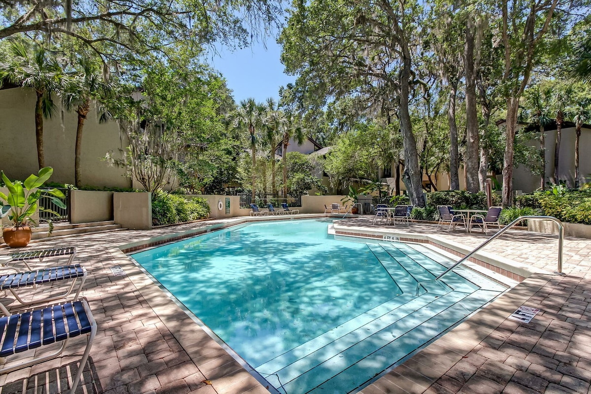 NEW- Discount! POOL - near beach and golf course!