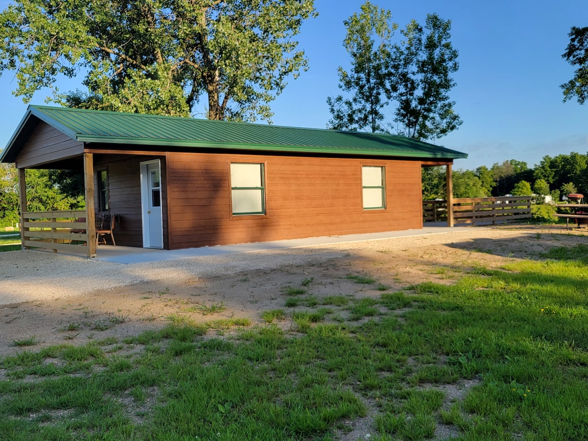 Quaint Lakeview Cabin