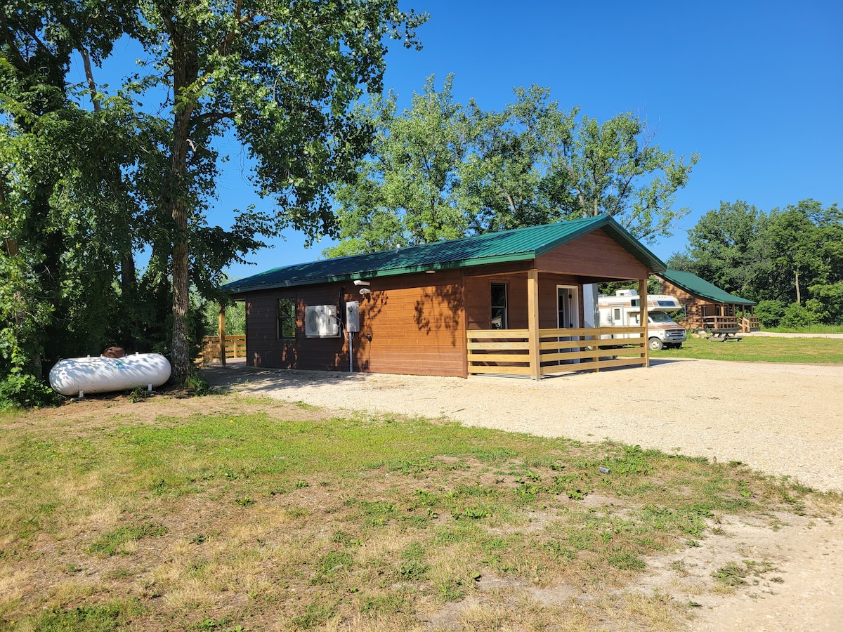 Quaint Lakeview Cabin