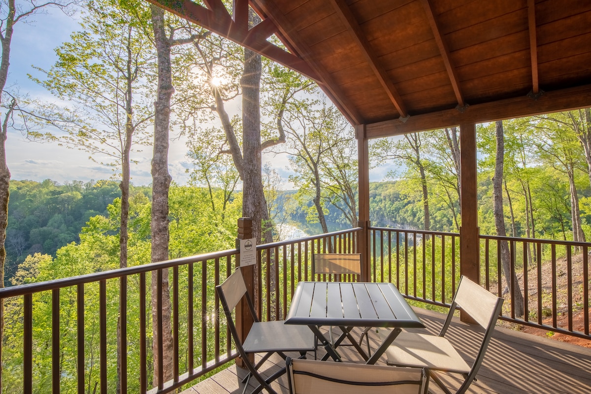 Lake View Adventure Cabin