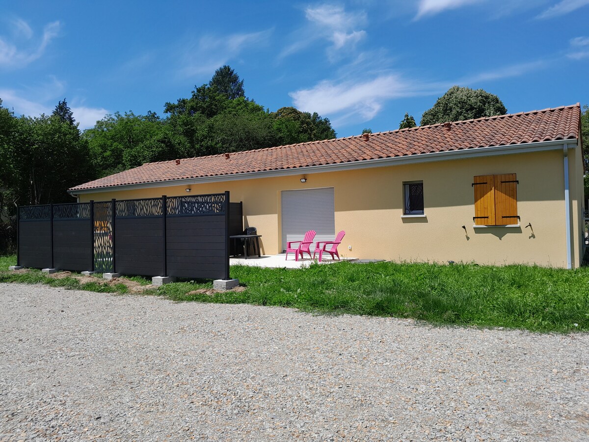 Lumineuse maison neuve, 67m², cosy, bourg, 1km Lac