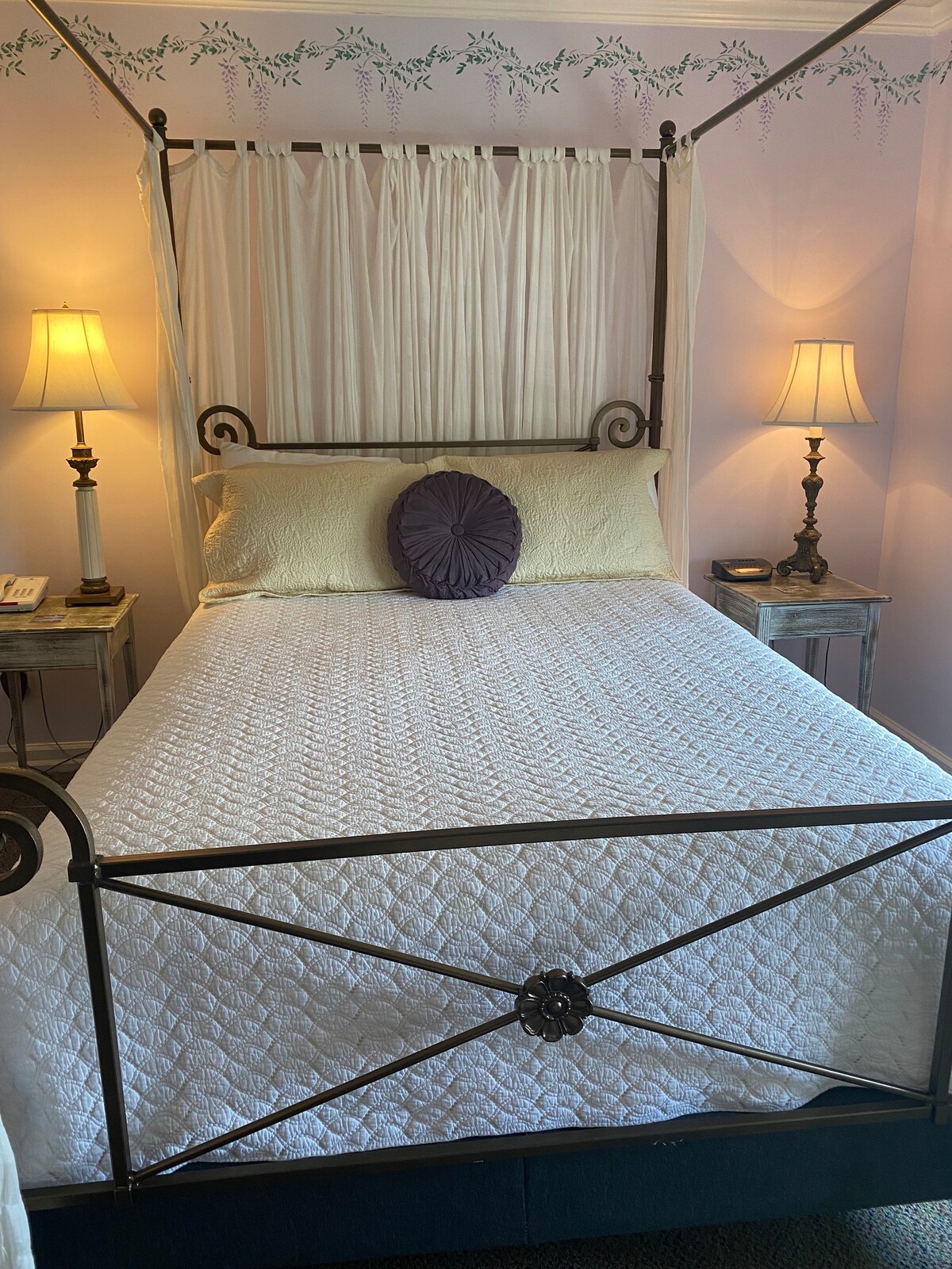 Wisteria Room- Queen bedroom with Marina View