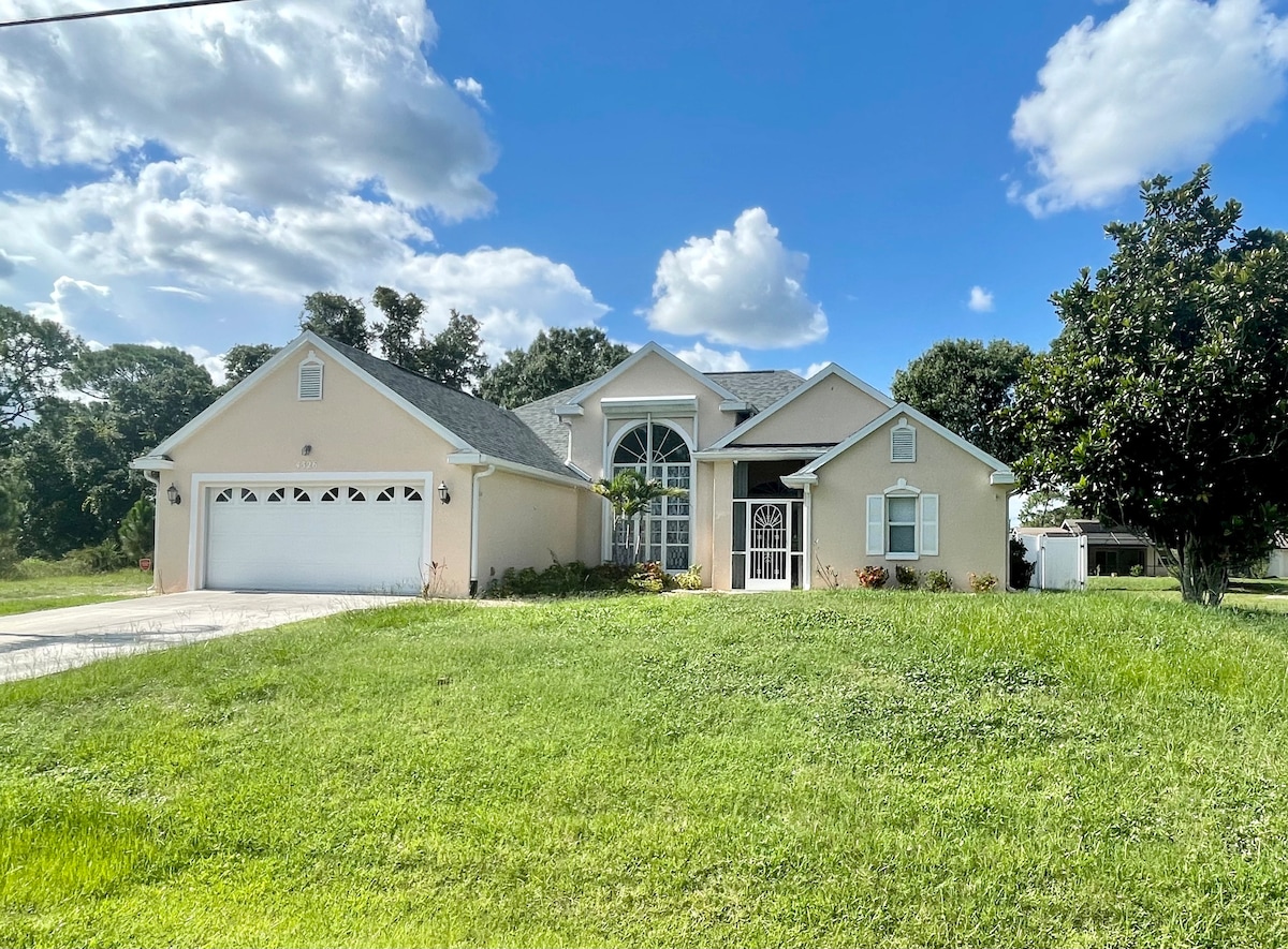 Gorgeous Cozy Pool Villa in Sarasota County, Fl