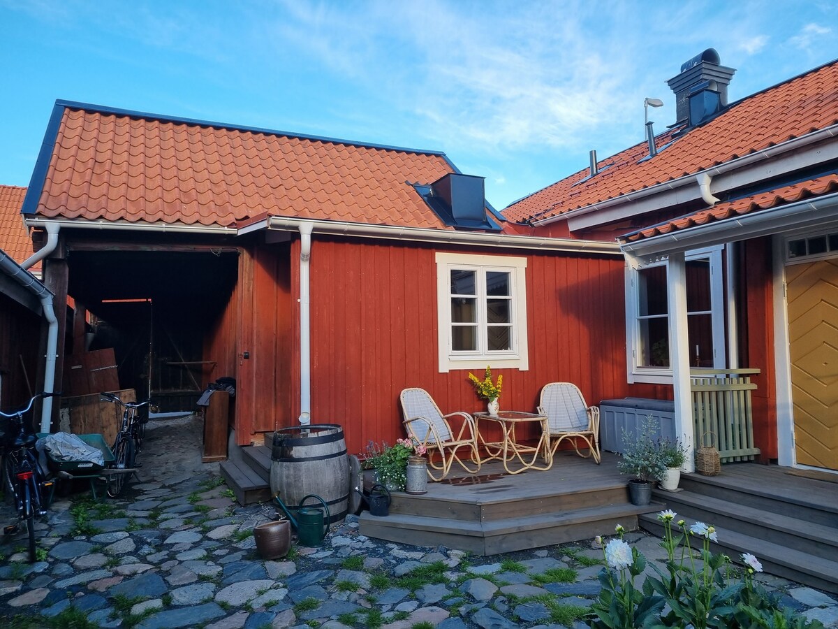 位于Öregrund市中心的18世纪历史悠久的房子