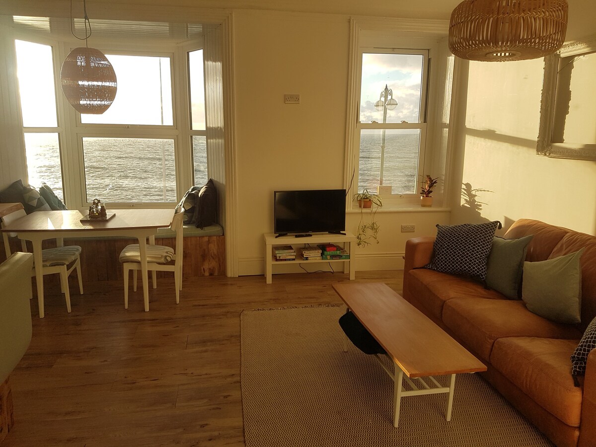Lovely Seafront 2 bed flat in Aberystwyth
