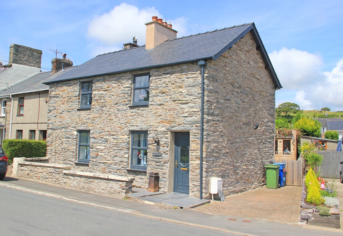 Shooting Star Cottage: near Porthmadog & Criccieth