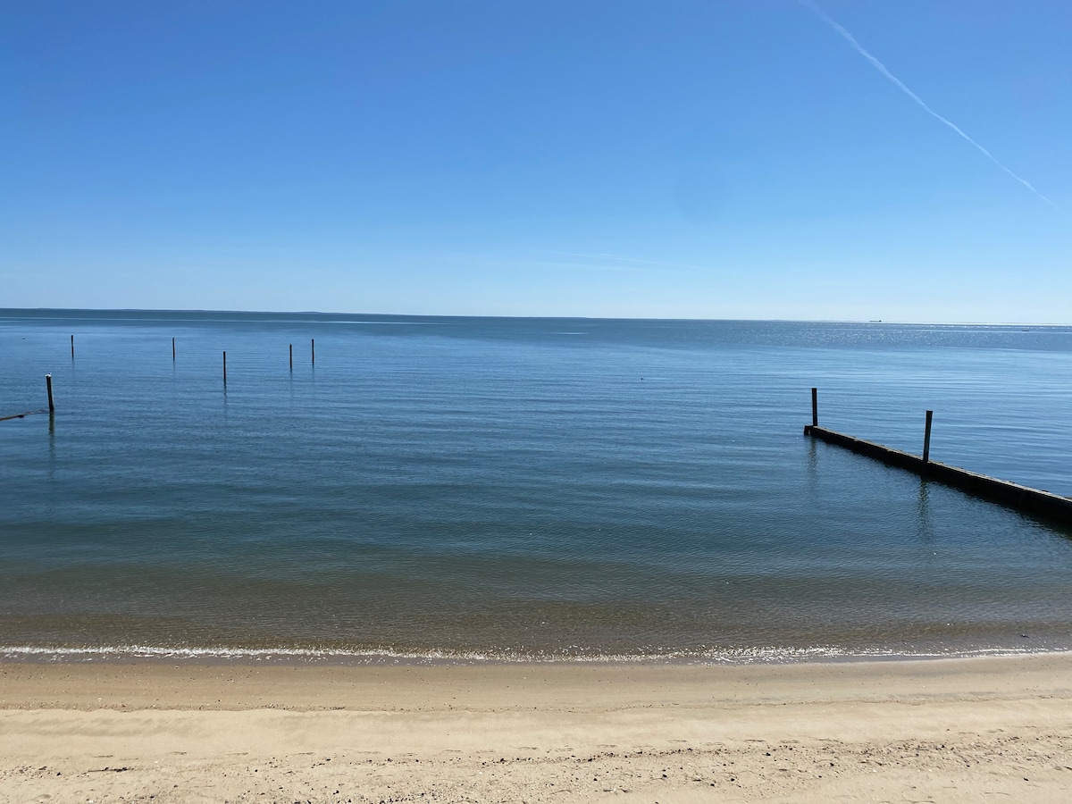 位于查克海滩（ Chalker Beach ）的美丽、直接的海滨房源