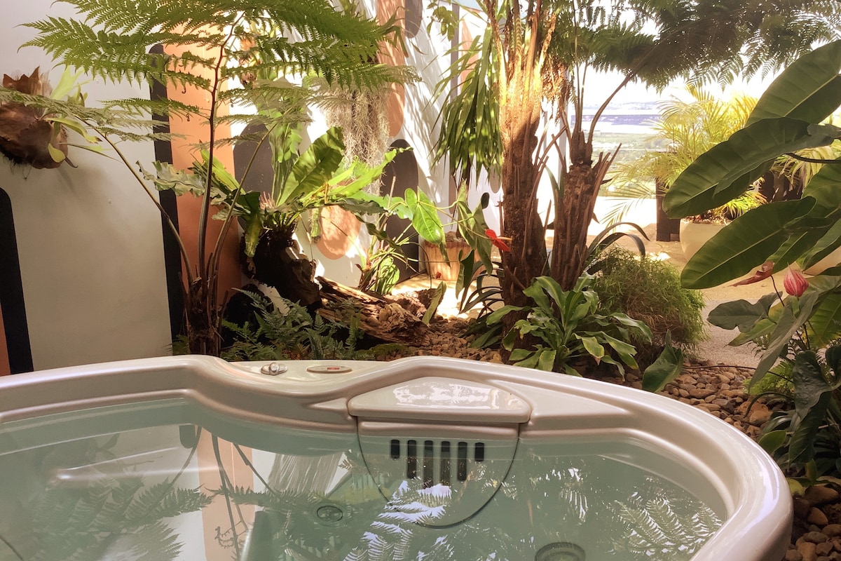 丛林水疗公寓，私人按摩浴缸海景
