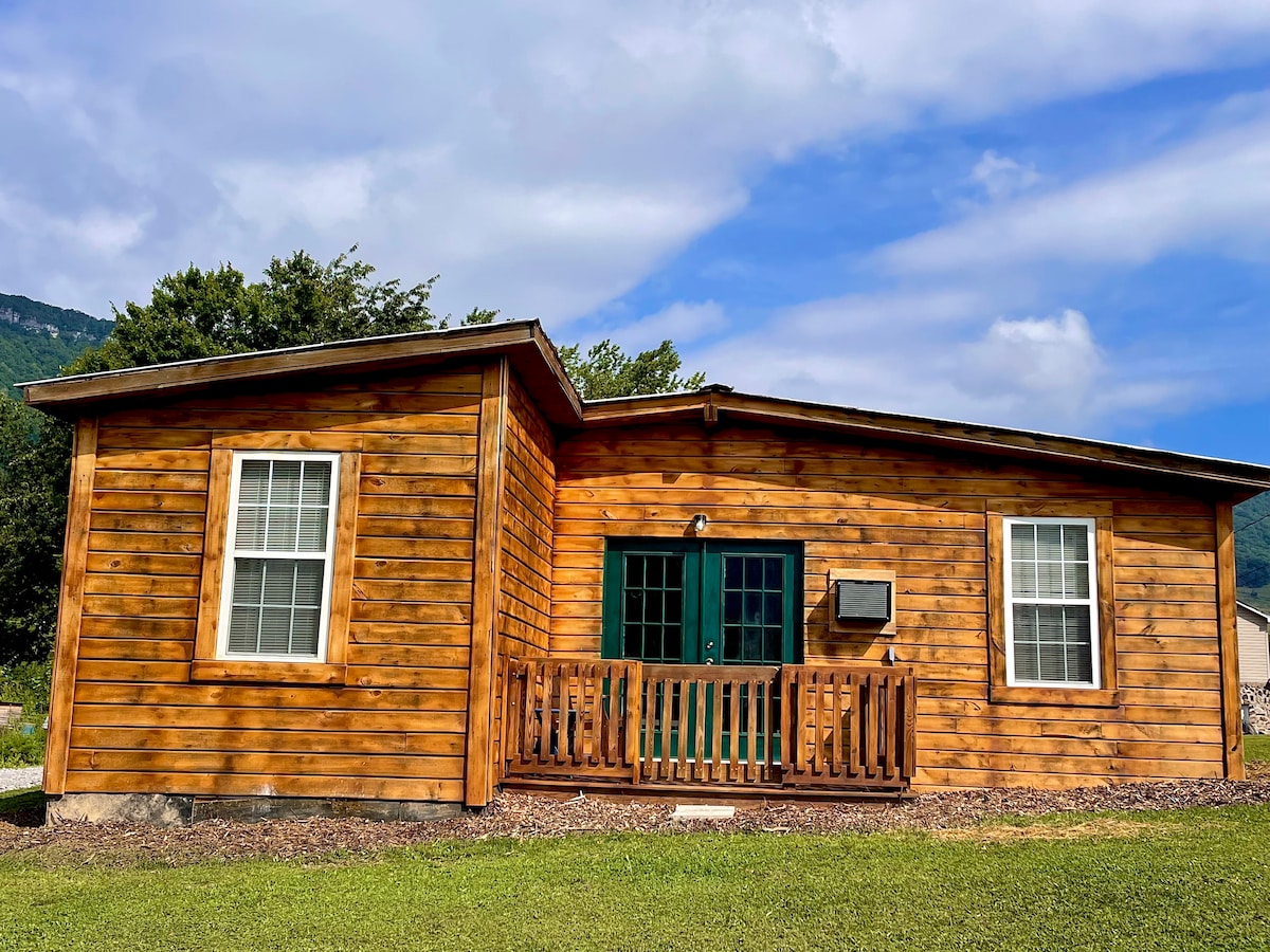 Rudy’s Roost, Rental Cabin near Back of the Dragon