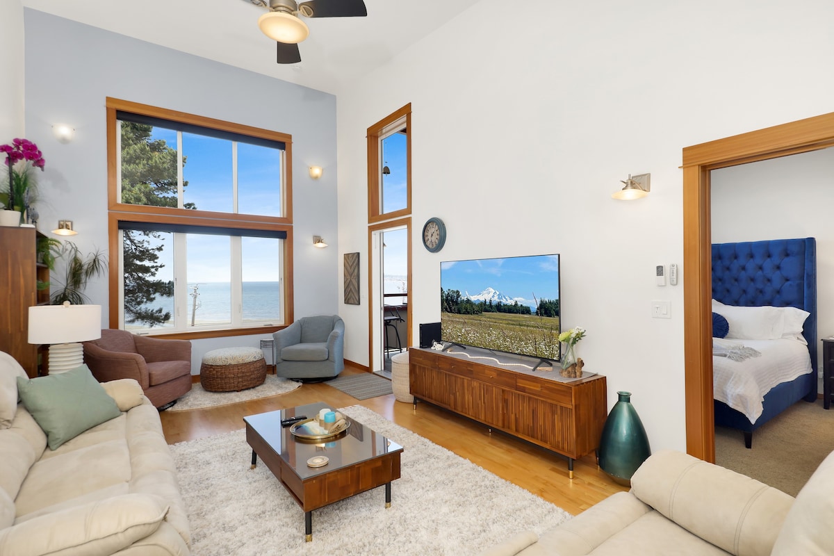 Upscale Waterfront Condo in Birch Bay