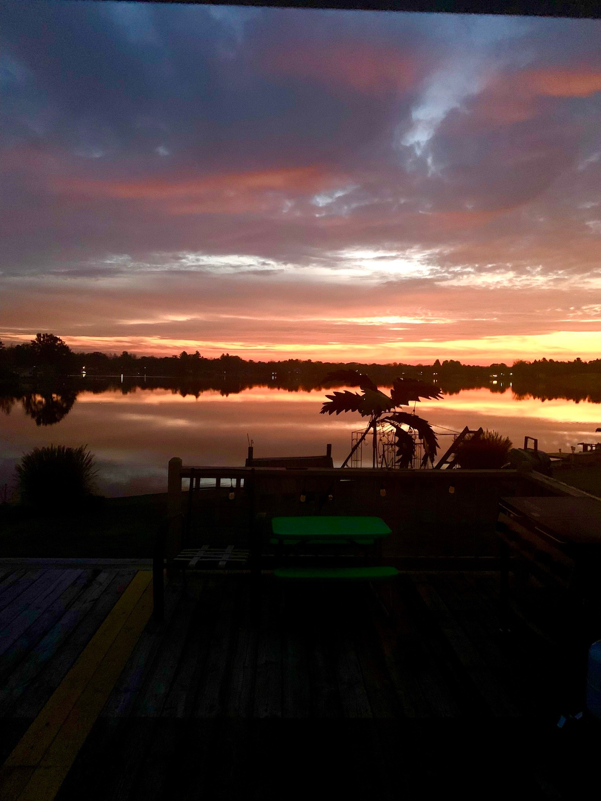 Private Lakefront Cottage on all Sports Lake