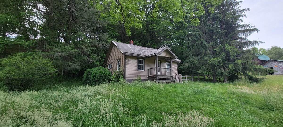 Secluded 2 Bedroom Farmhouse in the mountains