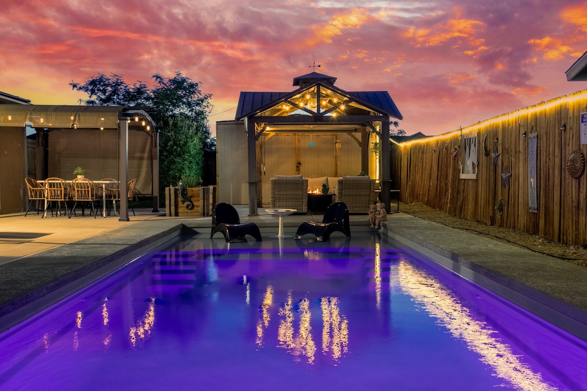 ❤️Vegas Getaway: 3BR w/ Solar Heated Pool + Hot Tub