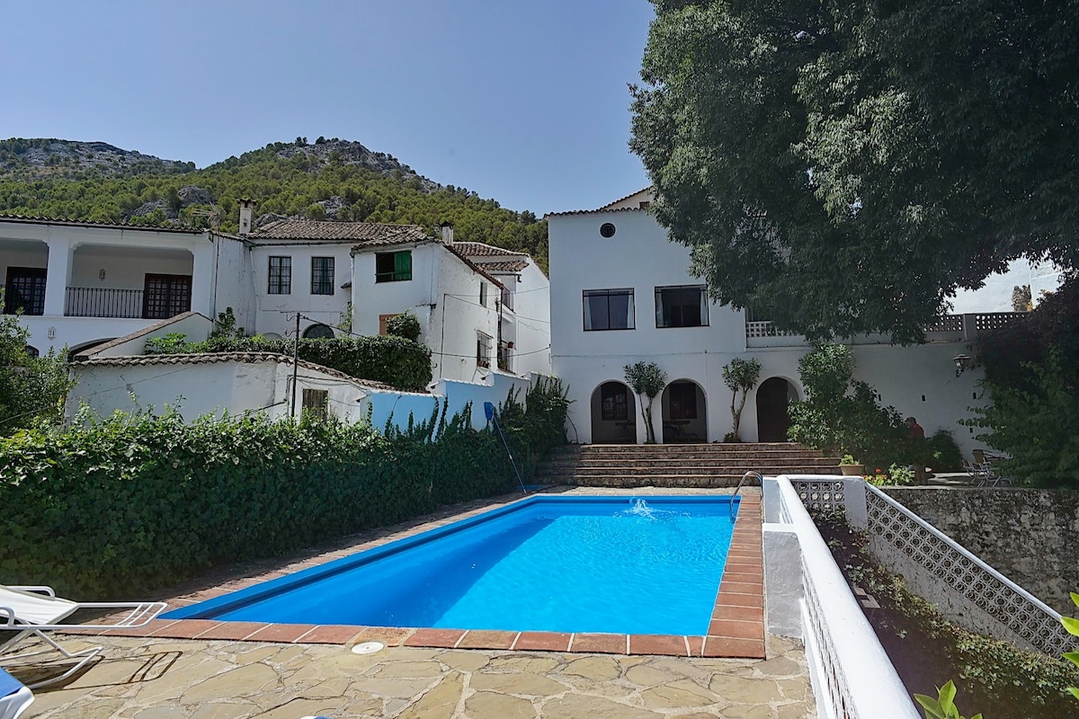 Casa Pomar -游泳池和山景