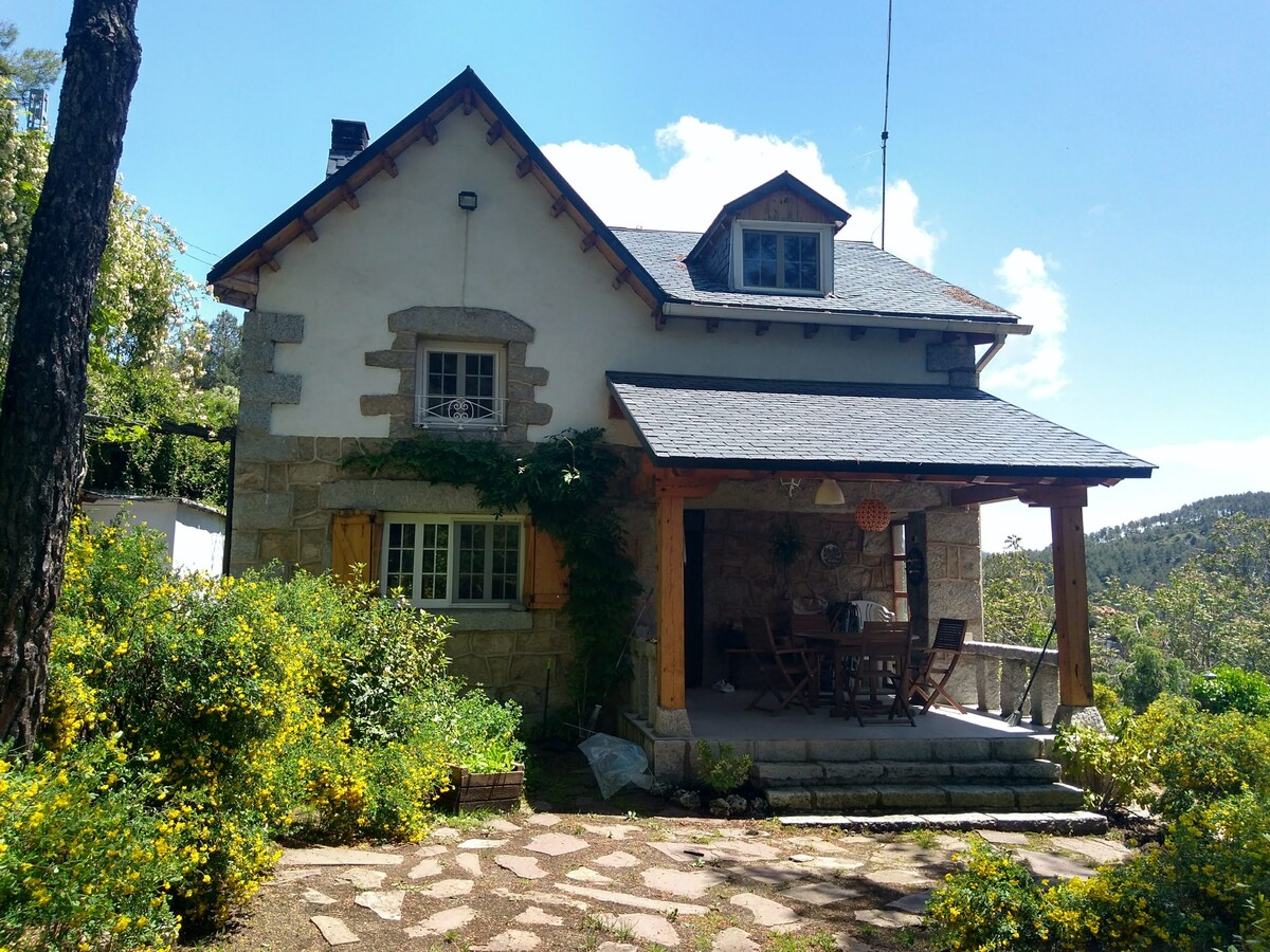 Casa con piscina y jardín a una hora de Madrid