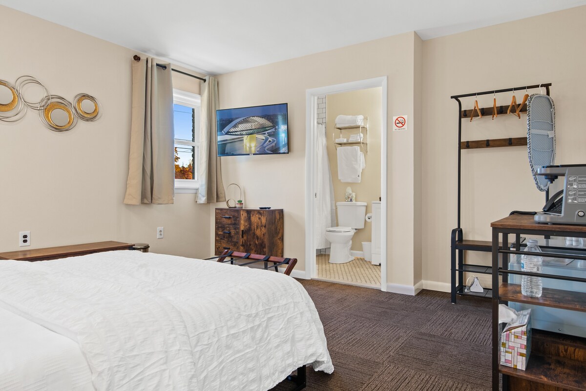 Suite 106 - One-Bedroom Queen Suite