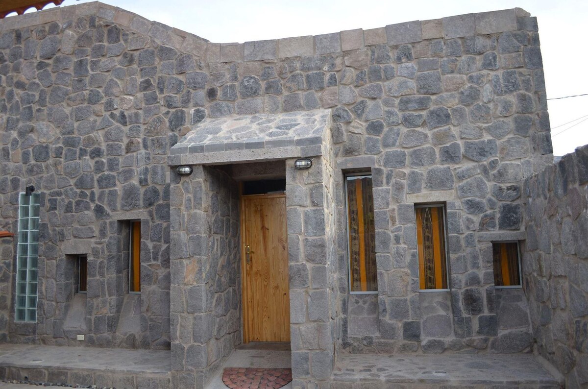 Piedra-Chivay House_Colca Canyon_Yanque_4人