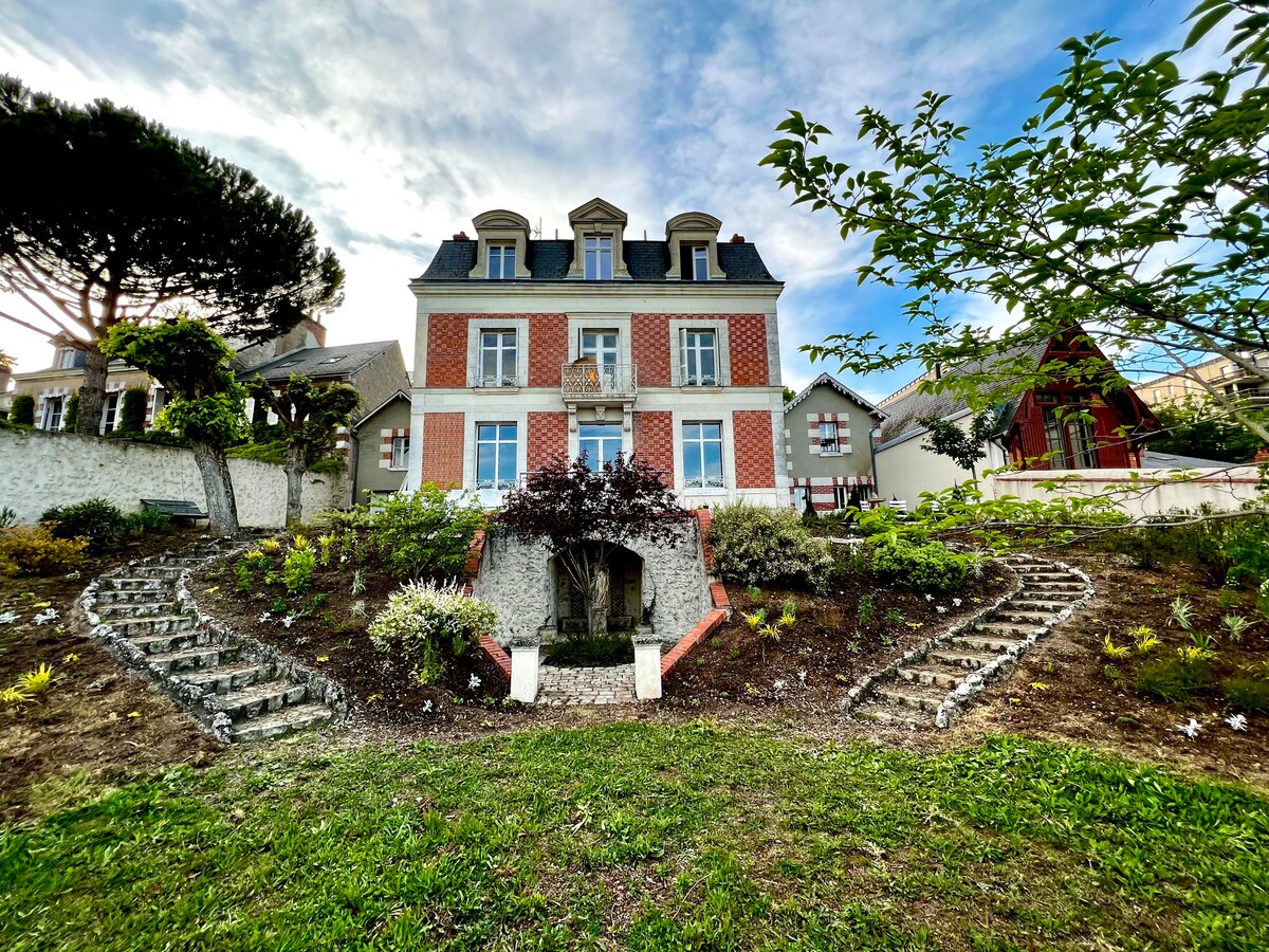 Maison Loire | Cottage with Dazzling Loire Views