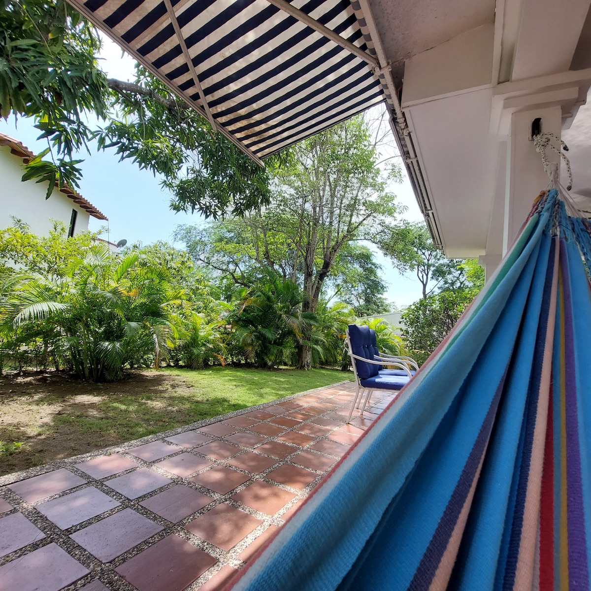 Cheerful beach house to rest