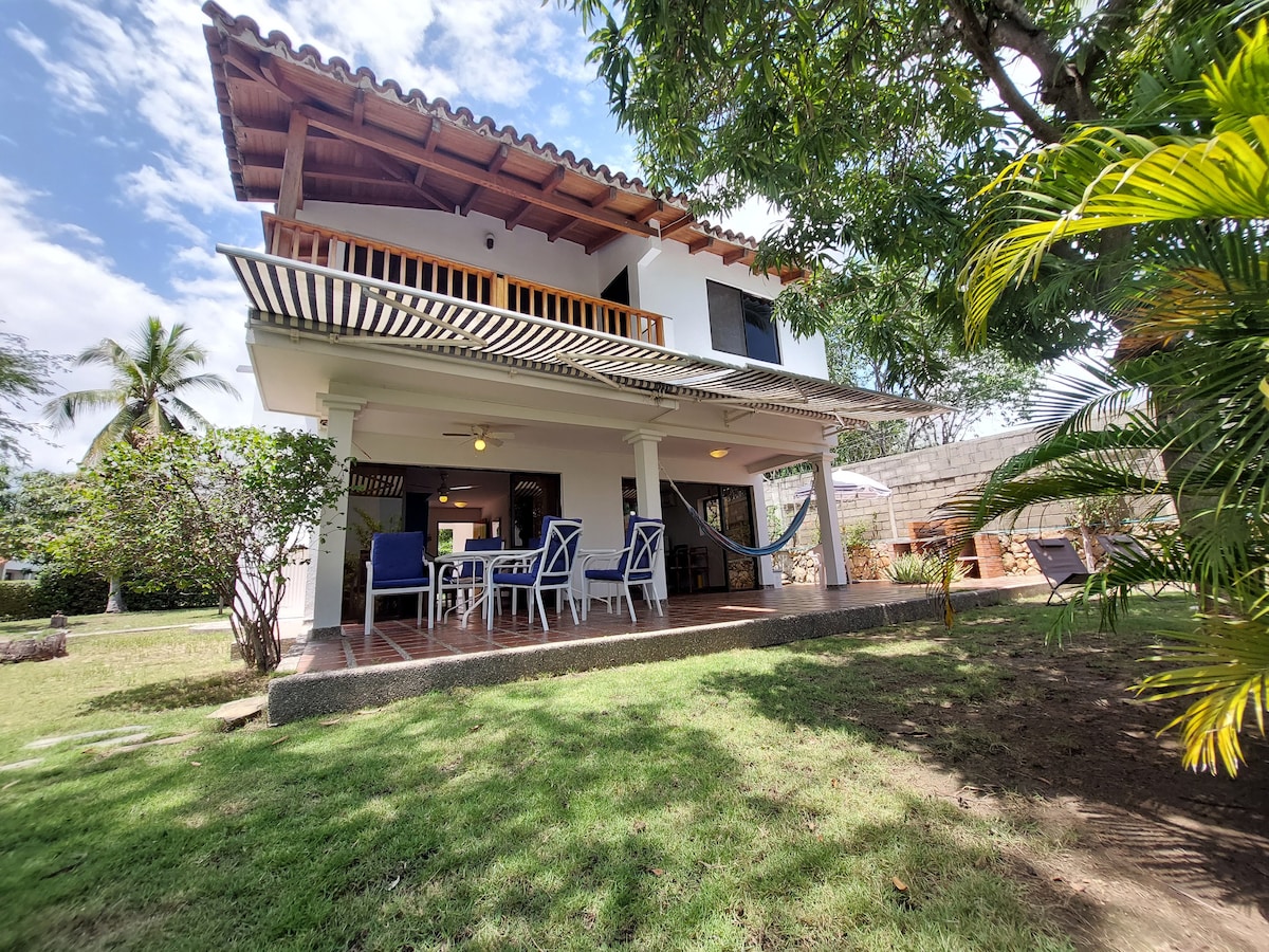 Cheerful beach house to rest